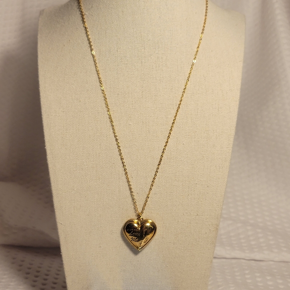 Vintage Gold Tone Heart Pendant Necklace Avon "Jesus Loves Me" 16" Double Clasp - Picture 1 of 12